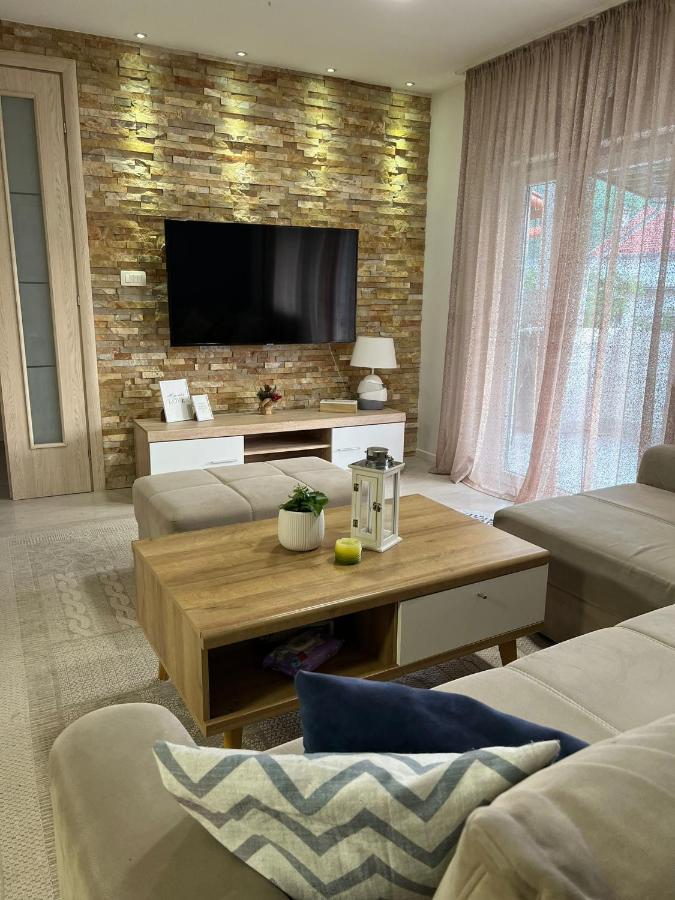 מוסטר Apartman Mak מראה חיצוני תמונה