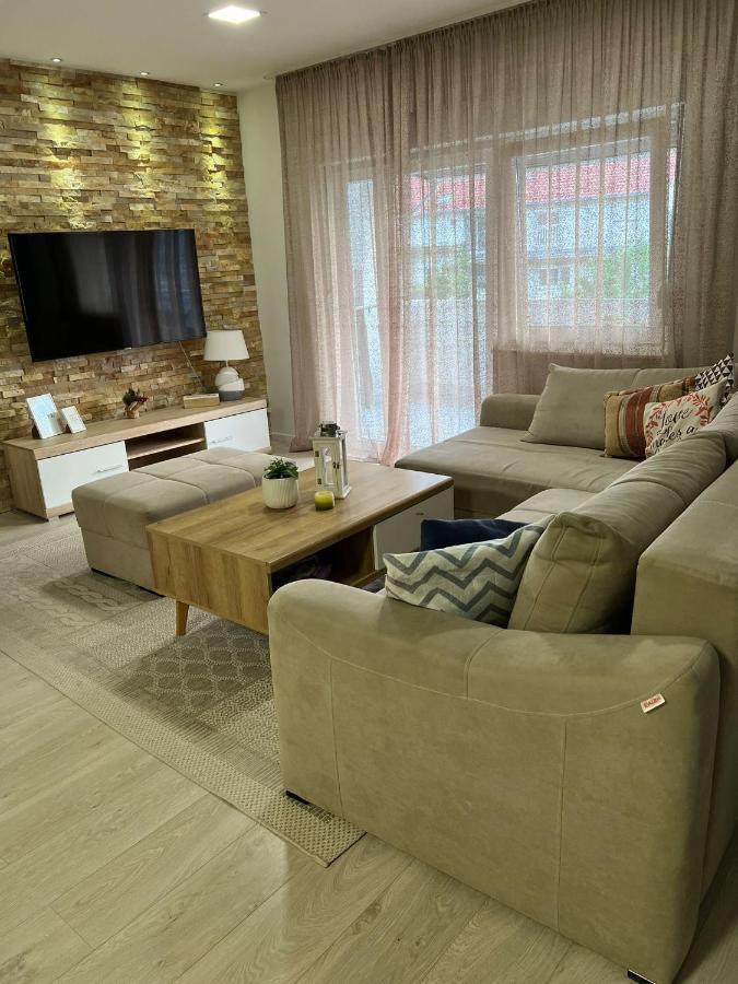מוסטר Apartman Mak מראה חיצוני תמונה